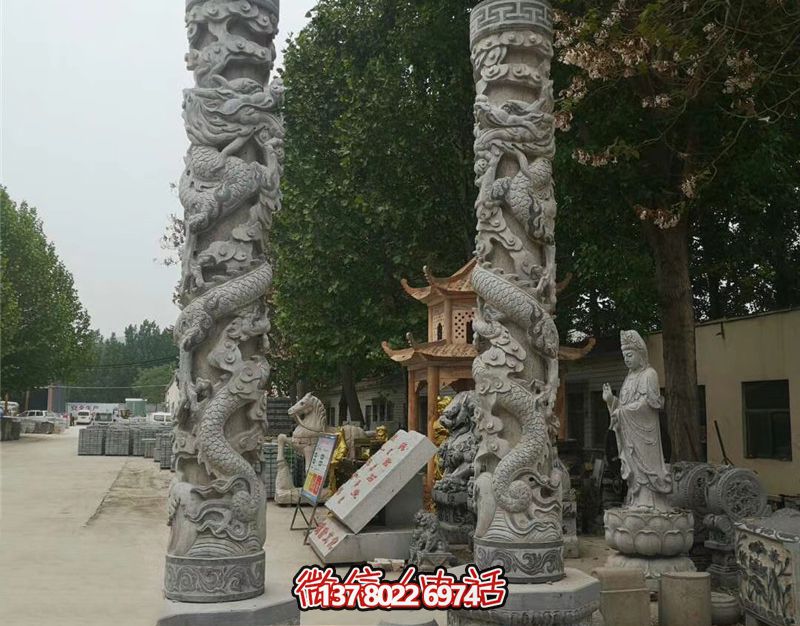 龍柱石雕，裝點寺廟門前