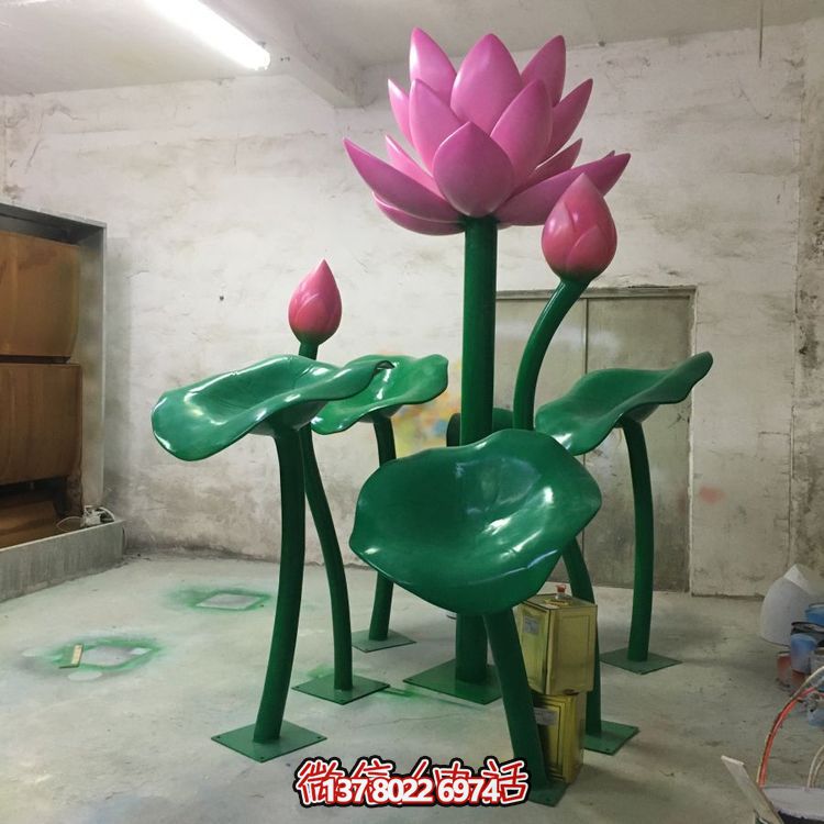 大型不銹鋼彩繪蓮花擺件，為游樂場、商場、戶外公園增色