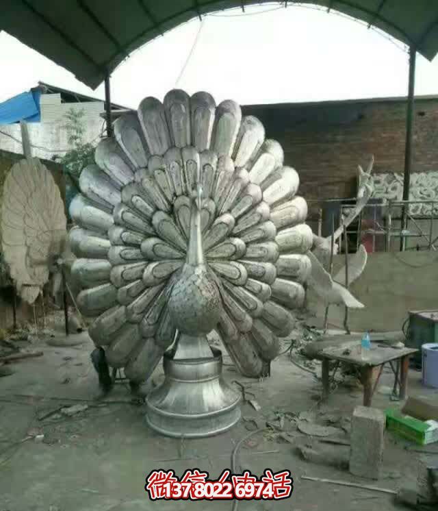 玻璃鋼孔雀雕塑，讓大型酒店里開(kāi)屏舊的神韻