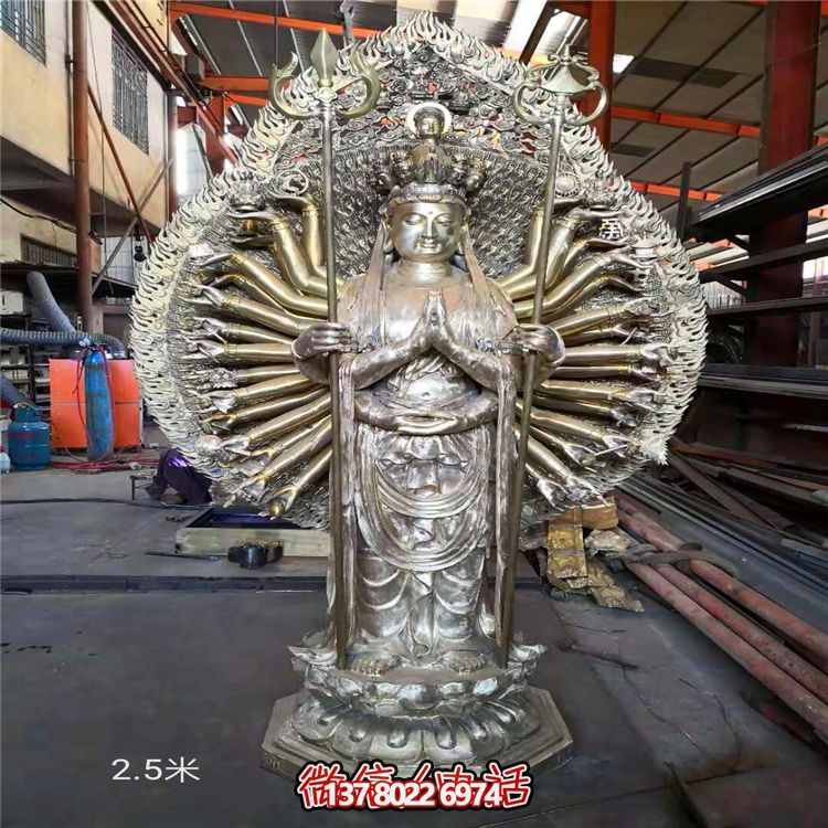 游覽千手觀音大型景觀雕塑，探索本土古代寺廟文化