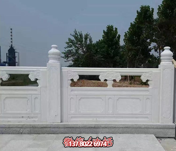 漢白玉鏤空石橋欄桿雕塑，為景區(qū)增添精彩