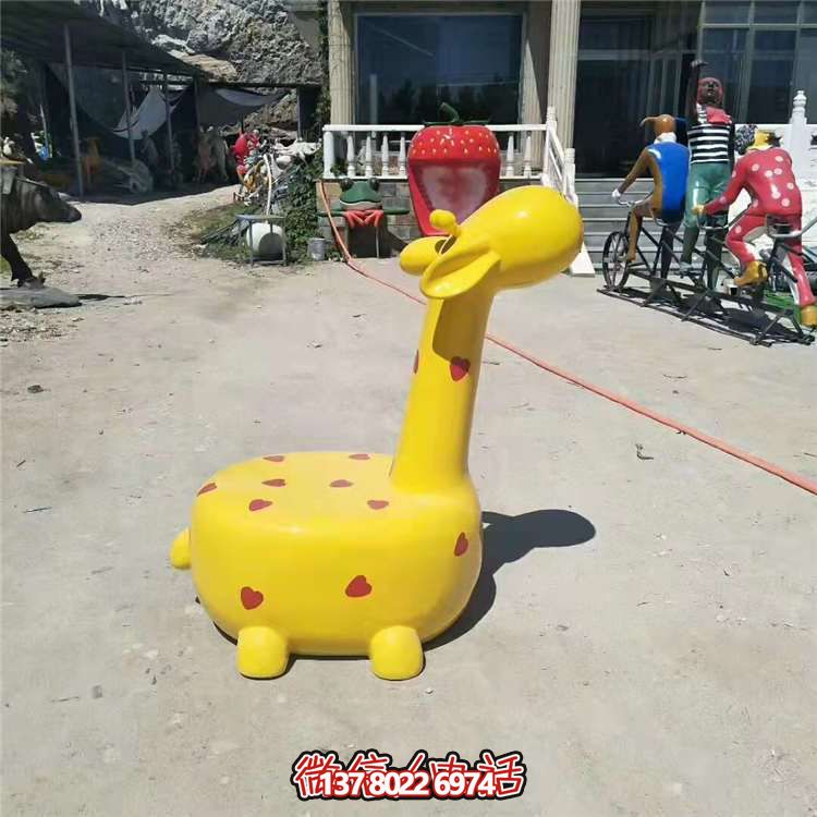 玻璃鋼長頸鹿擺件，安全可靠、適用于多種場景