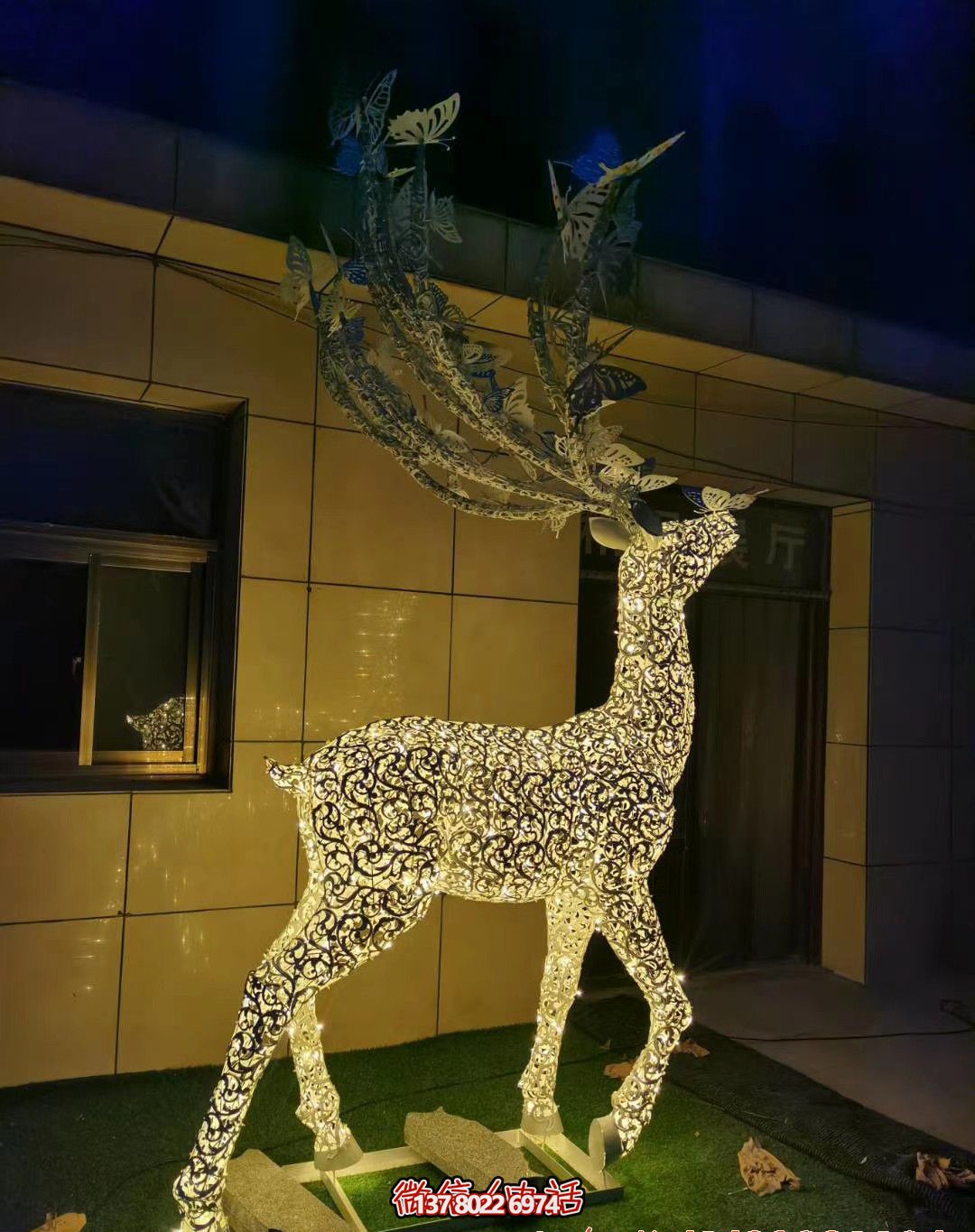 精美不銹鋼梅花鹿雕塑照明裝置，點綴廣場之美