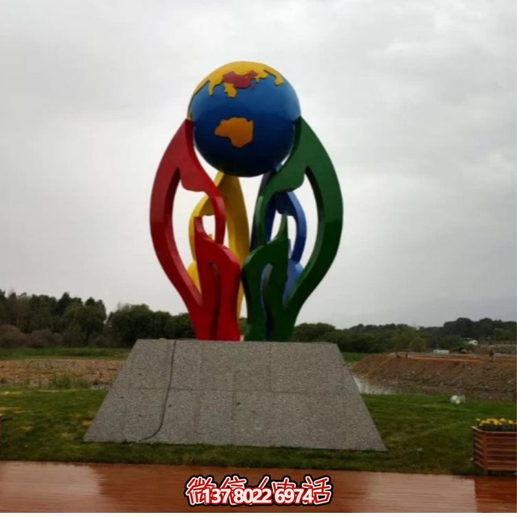 大型不銹鋼彩繪噴漆雕塑，為景區景觀廣場增色