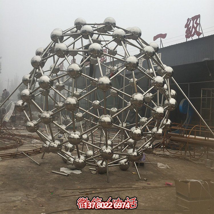 不銹鋼鏤空雕塑，為戶(hù)外景觀增添獨(dú)特色彩