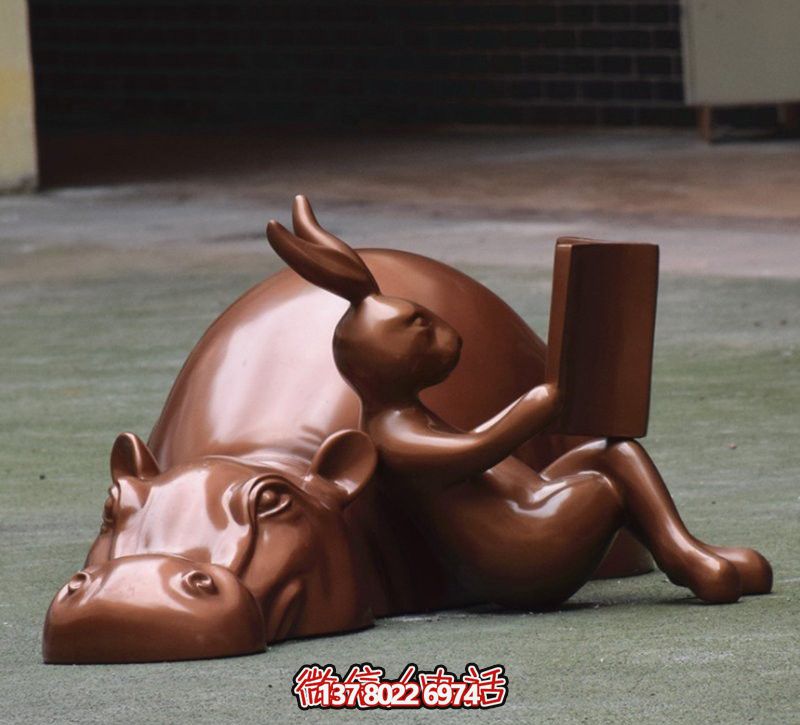 玻璃創意海馬雕塑，擺放于場內，點綴你的生活